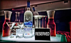 6d1e3d58-724a-452e-8137-1f00d152cf86bottle service 3