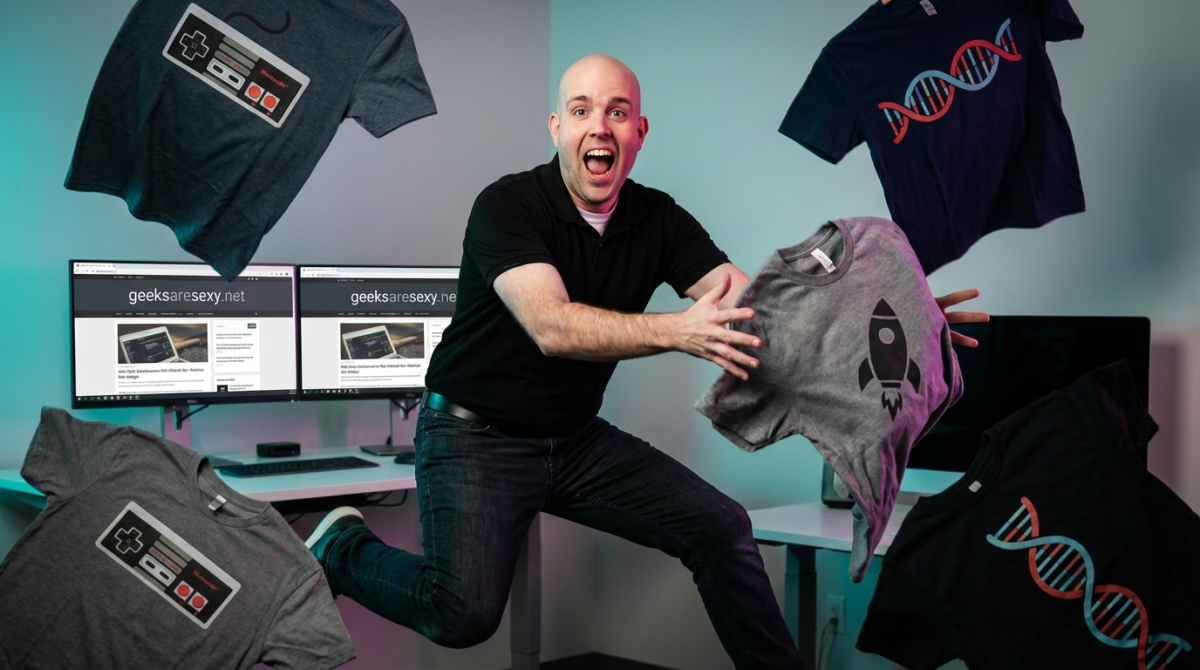 Geeks are Sexy - Free Shirt Friday