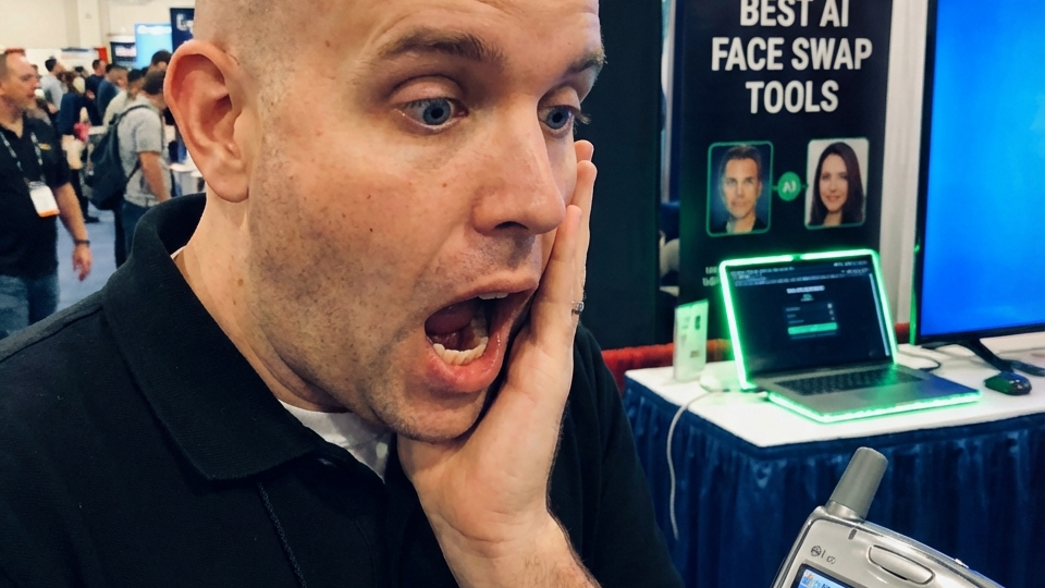 How To Make Enemies at Pubcon - Bluetooth Spam Them